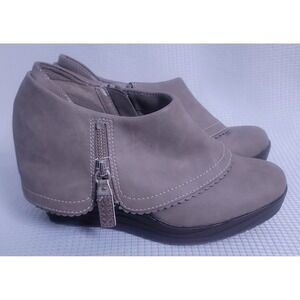 Dr.Scholls Breeanna Taupe Wedge Booties size 8